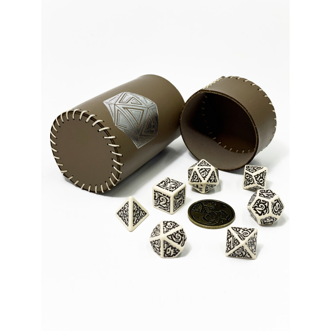 Стакан для кубиків D20 коричневий Dice Cup