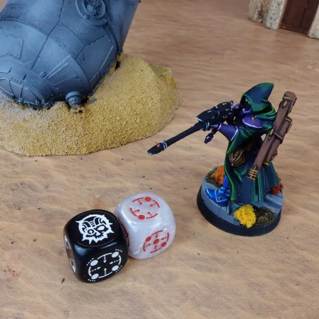 Набір кубиків Crosshairs Compact D6: Black & Pearl Dice Set