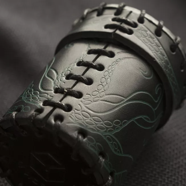 Стакан для кубиків Call of Cthulhu Black & green-golden Leather Dice Cup