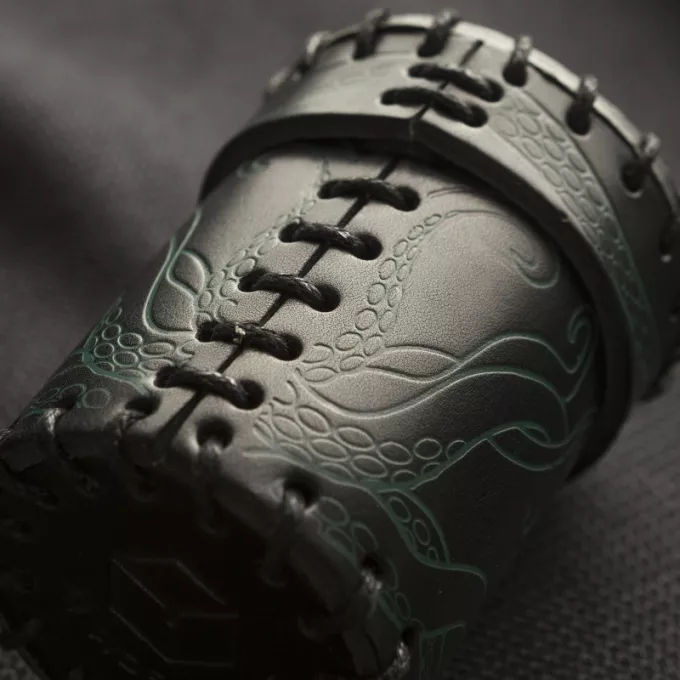 Стакан для кубиків Call of Cthulhu Black & green-golden Leather Dice Cup