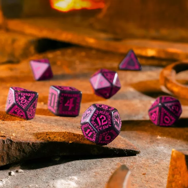 Набір кубиків Runic Shimmering black with magenta Dice Set