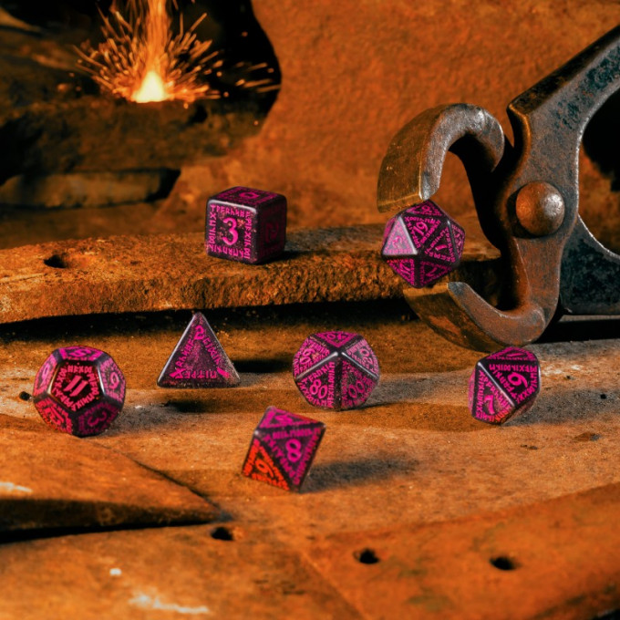 Набір кубиків Runic Shimmering black with magenta Dice Set