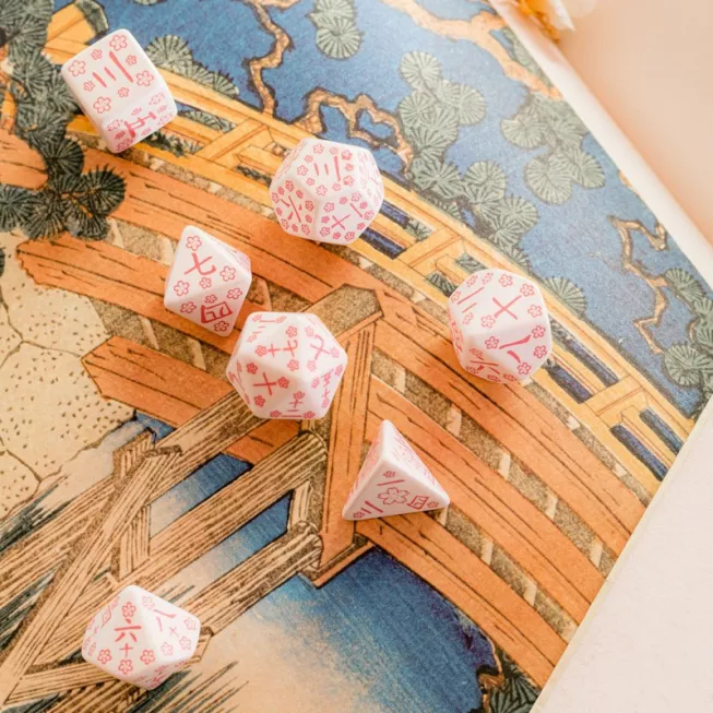 Набір кубиків Japanese Dice Set: Cherry Blossoms Petals (7): купити за кращою ціною в Україні