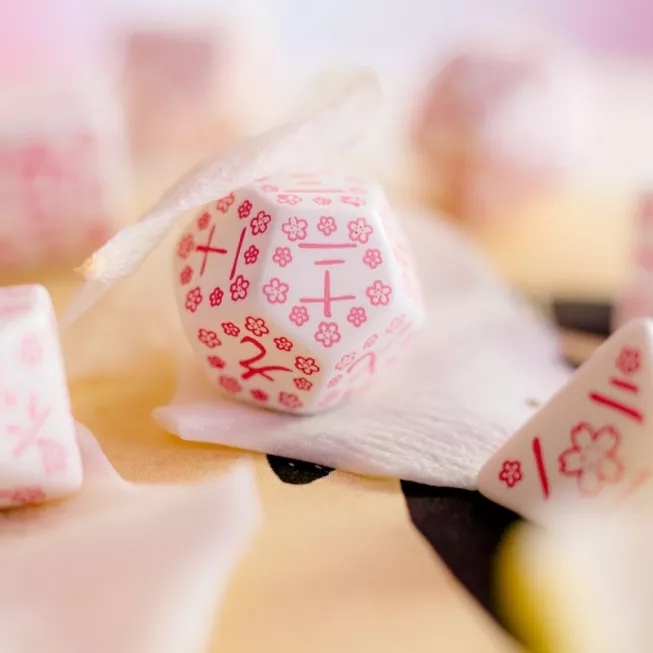Набір кубиків Japanese Dice Set: Cherry Blossoms Petals (7): купити за кращою ціною в Україні