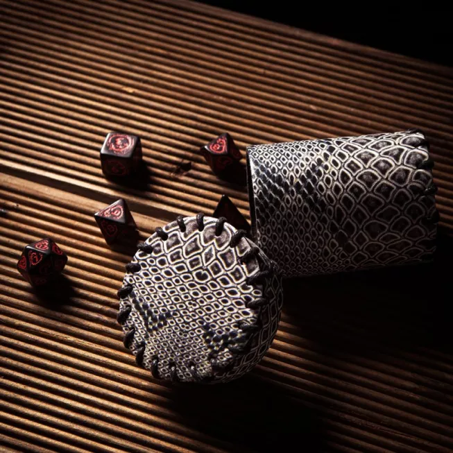 Стакан для кубиків Dragonhide Laminated Dice Cup: купити за кращою ціною в Україні